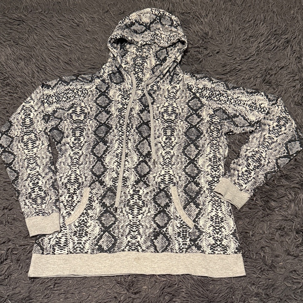 WinWin Black and Gray Patterned Hoodie